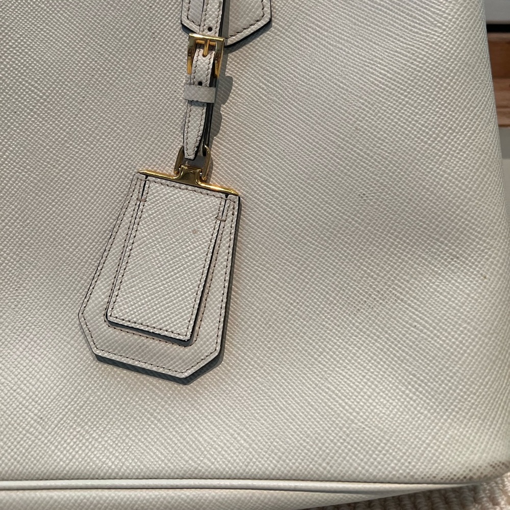 Prada Cuir Tote White - Picture 16 of 16
